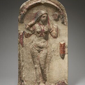 Дура-Европос: Relief of Aphrodite in a niche; предмет материальной культуры или музейная находка, связанный с памятником, римский период или локальный археологический контекст.