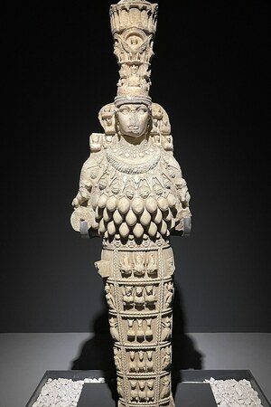 Эфес: The Statue of Artemis at Ephesus; предмет материальной культуры или музейная находка, связанный с памятником, римский период или локальный археологический контекст.