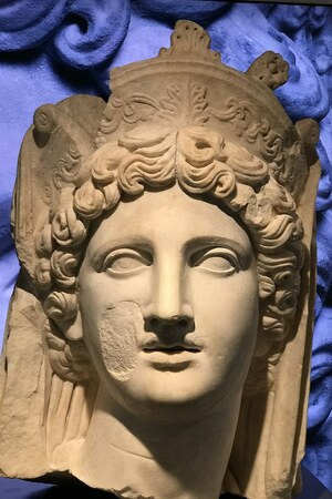 Сагаласс: Head of statue of Demeter; предмет материальной культуры или музейная находка, связанный с памятником, римский период или локальный археологический контекст.