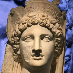 Сагаласс: Head of statue of Demeter; предмет материальной культуры или музейная находка, связанный с памятником, римский период или локальный археологический контекст.