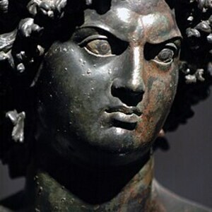 Зевгма: Gaziantep Zeugma Museum Mars statue 4076; предмет материальной культуры или музейная находка, связанный с памятником, римский период или локальный археологический контекст.