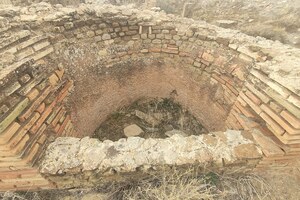 Тимгад / Thamugadi: Timgad- A Roman Colonial City and UNESCO World Heritage Site in the Aurès Mountains 221; археологический вид, находка или музейный контекст, связанный с памятником, римский период или локальный археологический контекст.