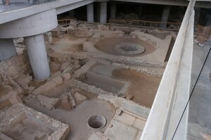 Музей Акрополя: Entrance to the Acropolis Museum, Athens (1).