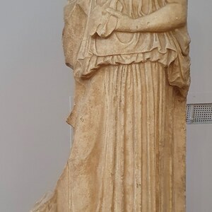 Relief Diotima Mantineia Arcadia National Archaeological Museum of Athens, 420-410 BC. Экспонат из собрания: Национальный археологический музей Афин.