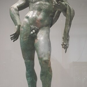Bronze Hercules statuette 1st cent. AD National Archaeological Museum of Athens Greece 07. Экспонат из собрания: Национальный археологический музей Афин.