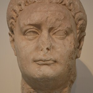 Portrait head of emperor Domitian, found in Athens, National Archaeological Museum of Athens. Экспонат из собрания: Национальный археологический музей Афин.