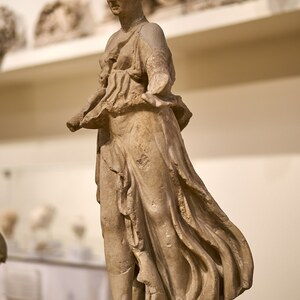 Statuette of Nike (National Archaeological Museum of Athens, 1-31-2023). Экспонат из собрания: Национальный археологический музей Афин.