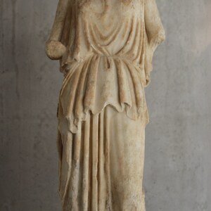 Athens Acropolis Museum Marble Statue (27825379264). Экспонат из собрания: Музей Акрополя.