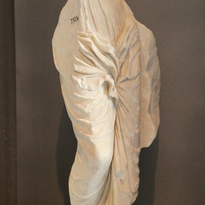 Athens Acropolis Museum Marble Statue (27825381413). Экспонат из собрания: Музей Акрополя.
