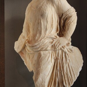 Athens Acropolis Museum Marble Statue (27825452293). Экспонат из собрания: Музей Акрополя.