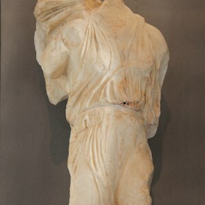 Athens Acropolis Museum Marble Statue (28158617620). Экспонат из собрания: Музей Акрополя.
