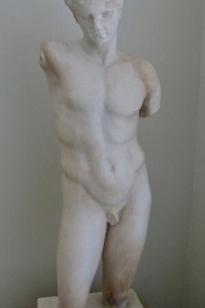 Statue in the Archaeological Museum (Thessaloniki). Экспонат из собрания: Археологический музей Салоник.