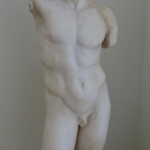 Statue in the Archaeological Museum (Thessaloniki). Экспонат из собрания: Археологический музей Салоник.