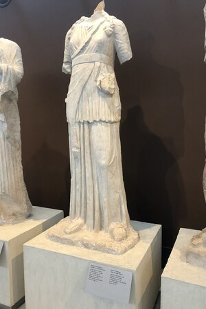 Sculpture of Euterpe in the Archaeological Museum of Thessaloniki. Экспонат из собрания: Археологический музей Салоник.