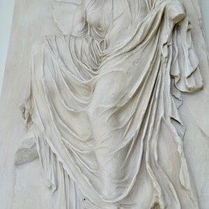 A relief of Nike Fixing Her Sandal at Archaeological Museum (Thessaloniki). Экспонат из собрания: Археологический музей Салоник.