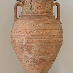 Thessaloniki Archaeological Museum Cretan pithos with relief and impressed decoration. Экспонат из собрания: Археологический музей Салоник.