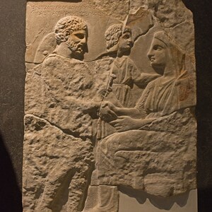 Thessaloniki Archaeological Museum Relief inscribed stele Parents and Daughter. Экспонат из собрания: Археологический музей Салоник.