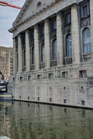 Pergamonmuseum and Antikensammlung Berlin: Exterior view of the Pergamonmuseum.