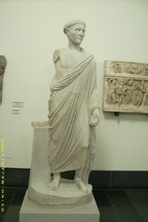 Pergamonmuseum - Antikensammlung - Statue 56. Object from the collection: Pergamonmuseum and Antikensammlung Berlin.