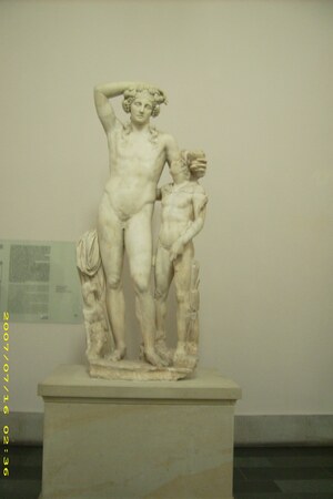 Pergamonmuseum - Antikensammlung - Statue 46. Object from the collection: Pergamonmuseum and Antikensammlung Berlin.