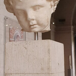 Glyptothek Munich - Room 5-Head of a boy. Object from the collection: Glyptothek and State Collections of Antiquities, Munich.