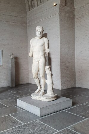 Glyptothek Munich - Room 3-Statue. Object from the collection: Glyptothek and State Collections of Antiquities, Munich.