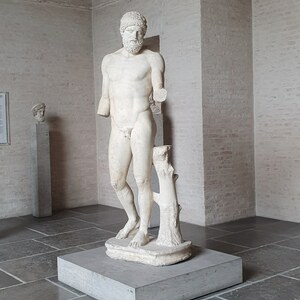 Glyptothek Munich - Room 3-Statue. Object from the collection: Glyptothek and State Collections of Antiquities, Munich.