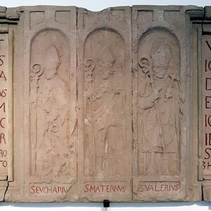 2018 Rheinisches Landesmuseum Trier, Relief Bischöfe St Matthias (detail). Экспонат из собрания: Рейнский земельный музей Трира.