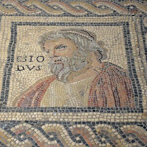 Monnus Mosaic, detail of Hesiod (ESIO-DVS) from a Roman Domus in Augusta Treverorum (Trier), end of the 3rd century AD, Rheinisches Landesmuseum Trier, Germany (300385628. Экспонат из собрания: Рейнский земельный музей Трира.