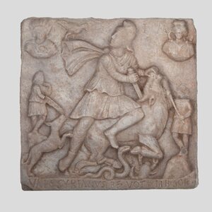 Mithraic relief (MAK- 3475). Экспонат из собрания: Карнунт и Museum Carnuntinum.