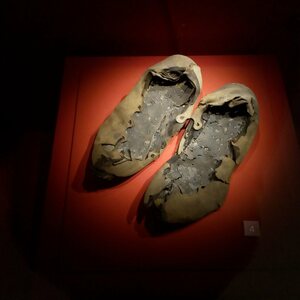 Vindolanda Roman shoes in the museum. Экспонат из собрания: Музей Виндоланды.