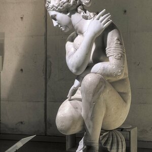 Lyon 5e - Musée Lugdunum - Exposition C'est canon ! L'art chez les Romains - Statue d'Aphrodite accroupie. Экспонат из собрания: Лугдунум: музей и римские театры.
