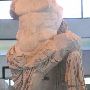 Arles statue augustus. Экспонат из собрания: Музей античного Арля.