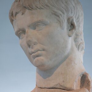 Arles statue augustus 2. Экспонат из собрания: Музей античного Арля.
