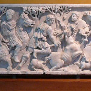 Arles sarcophagus hunting scene. Экспонат из собрания: Музей античного Арля.