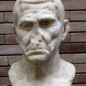 Portrait head of man (Merida, MNAR CE27805). Экспонат из собрания: Национальный музей римского искусства в Мериде.