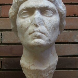 Portrait head of woman (Merida, MNAR CE33137). Экспонат из собрания: Национальный музей римского искусства в Мериде.