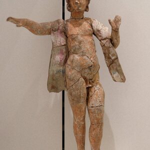 Erote in terracotta policroma, seconda metà del II sec. a.C. -FG. Экспонат из собрания: MArTA: Национальный археологический музей Таранто.