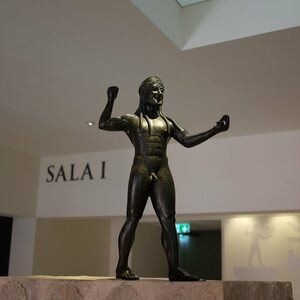 Bronze statue of Zeus. Экспонат из собрания: MArTA: Национальный археологический музей Таранто.