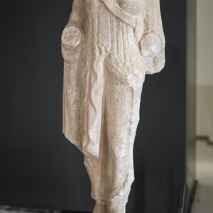 Kore, 525-500 a.C. -FG. Экспонат из собрания: MArTA: Национальный археологический музей Таранто.