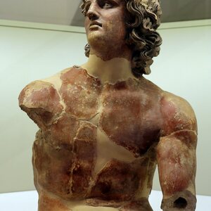 Busto di apollo, terracotta, falerii, tempio dello scasato, 310-300 ac ca. Экспонат из собрания: Национальный этрусский музей виллы Джулия.