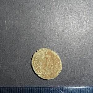 Roman coin: nummus of Valens, GLORIA ROMANORVM, Aquileia, rev. Экспонат из собрания: Национальный археологический музей Аквилеи.