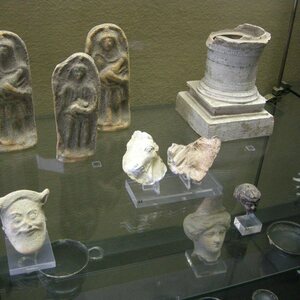 Museo archeologico regionale paolo orsi, figurette votive. Экспонат из собрания: Региональный археологический музей Паоло Орси.