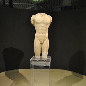 Kouros Paolo Orsi. Экспонат из собрания: Региональный археологический музей Паоло Орси.