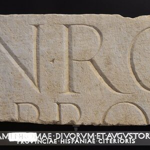 Fragment of a monumental inscription referring to the construction of a gate in the amphitheatre of Tarraco by a flamen of the Provincia Hispania Citerior, 2nd century AD. Object from the collection: MNAT: National Archaeological Museum of Tarragona.
