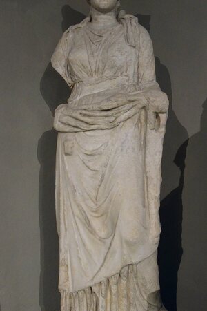 Over life-size statue of Hera, from the Gymnasium of Salamis, 2nd century AD, Cyprus Museum, Nicosia, Cyprus (22497777355). Экспонат из собрания: Кипрский музей.