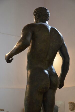 Larger than life-size bronze statue of Septimius Severus depicted in heroic nudity, discovered by chance in 1928 near the village of Kythrea in Cyprus, Cyprus Museum, Nic. Экспонат из собрания: Кипрский музей.