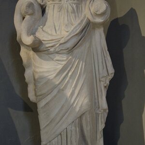 Statue of Hygeia, from the Gymnasium of Salamis, 2nd century AD, Cyprus Museum, Nicosia, Cyprus (22497796245). Экспонат из собрания: Кипрский музей.