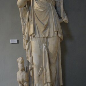 Statue of Nemesis with a griffin at her feet, from the Gymnasium of Salamis, 2nd century AD, Cyprus Museum, Nicosia, Cyprus (22471799426). Экспонат из собрания: Кипрский музей.