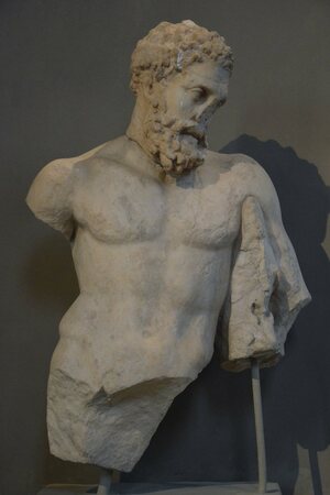 Upper part of a statue of Hercules of the Farnese type (Hercules resting), from the Gymnasium of Salamis, 2nd century AD, Cyprus Museum, Nicosia, Cyprus (22310868469). Экспонат из собрания: Кипрский музей.